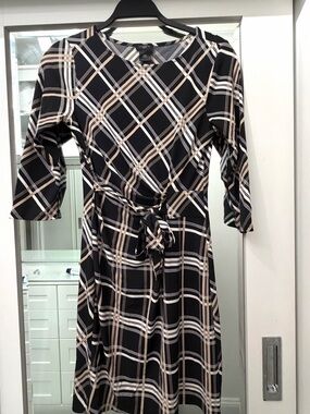 Ann Taylor LOFT, Black/Beige Plaid Tie-Waist Women's Dress Size: XSP